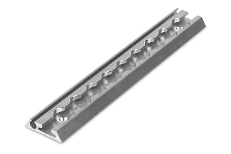 Multifunkční hliníková lišta s kedrovou drážkou Reimo, 8 mm barva stříbrná