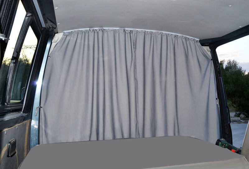 Dělicí dvouvrstvá clona Carbest pro kabinu řidiče VW T5/T6, šedá
