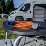 Prodlužovací kabel Brennenstuhl CEE, oranžový – na stole