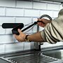 Magnetický držák na kuchyňské utěrky Silwy s kovovým proužkem – aplikace